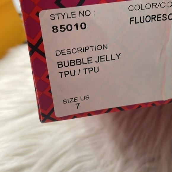 TORY BURCH Bubble Jelly Sandals - Picture 9 of 11